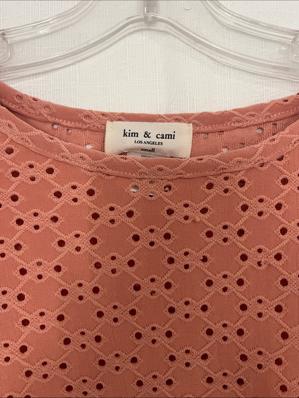 Kim & Cami Rust Eyelet Ruffle Sleeve Tee - Picture 2 of 7